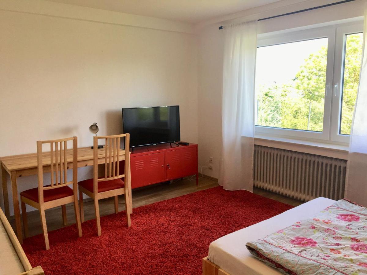Mayen, Im Mohren, Privatzimmer Nr2, Waldrand, Nahe Nurburgring & Burg Eltz, Gemeinschaftsbad Exterior photo